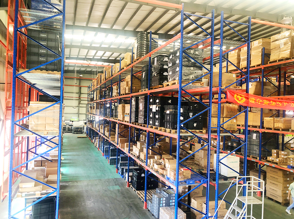 美的集團廣東橫梁托盤貨架【易達(dá)貨架】